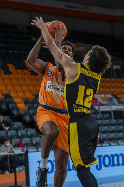 甲中依旧名 甲中依旧名