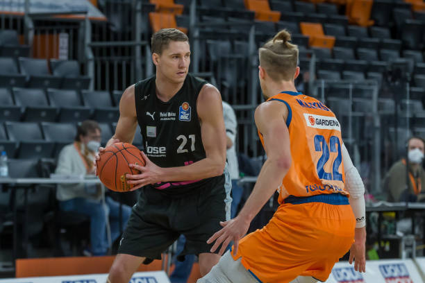 引擎中更容 引擎中更容